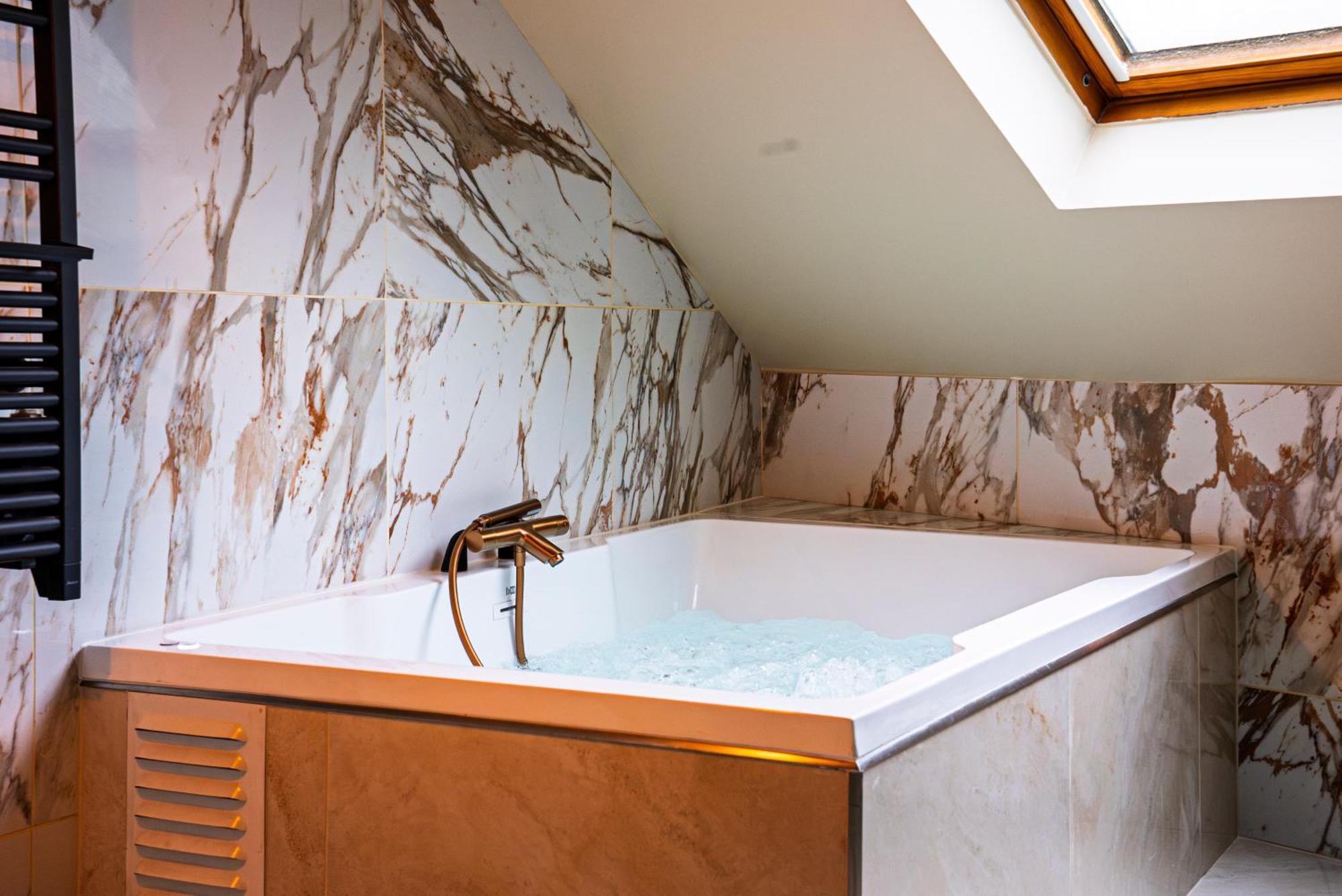 La Marble Room - Suite Balneo & Sauna Angers Exterior foto