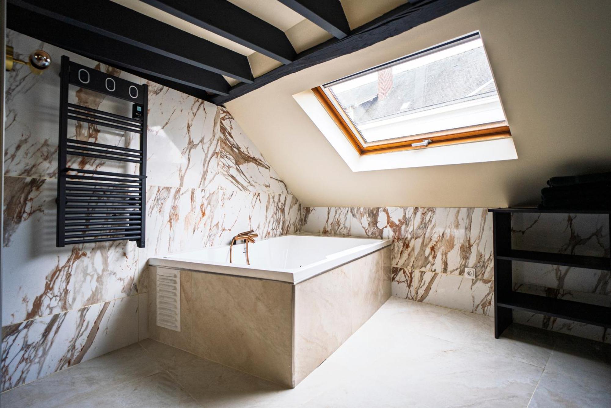 La Marble Room - Suite Balneo & Sauna Angers Exterior foto